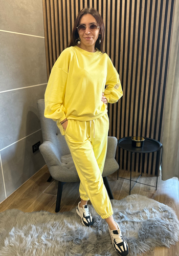 Dres-oversize-AZARA-z-naszywka-na-rekawie (2).png