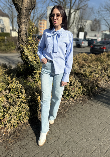 Jeansy-wide-leg-z-lampasem-na-boku-ADORO (9).png