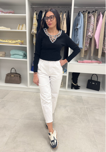 prazkowa-czarna-bluzka-ze-srebrnym-dekoltem (6).png