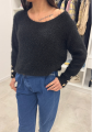 sweter-zdobiony-guzikami-przy-mankietach (2).png