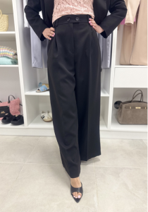 Eleganckie czarne spodnie damskie z szeroką nogawką MeGusta 
