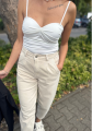 Biale-body-modelujace-na-cienkich-ramiaczkach-z-usztywnianym-biustem (4).png