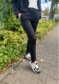 Czarne-spodnie-legginsy-damskie-zapietki-z-pakiem (7).png