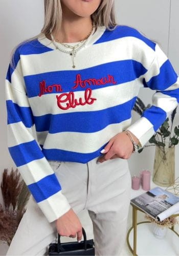 Sweterek w paski z napisem
