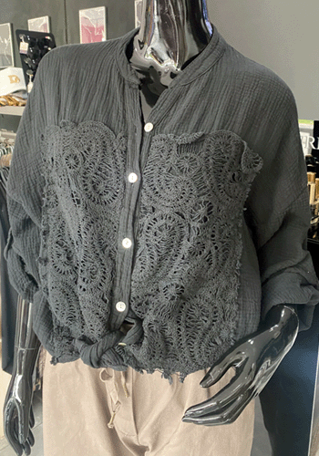 Koszula muślinowa damska z ozdobnym haftem czarna