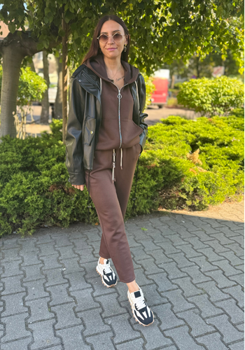 Ponadczasowy jeans czy sportowa parka? Przewodnik po wiosennych okryciach wierzchnich