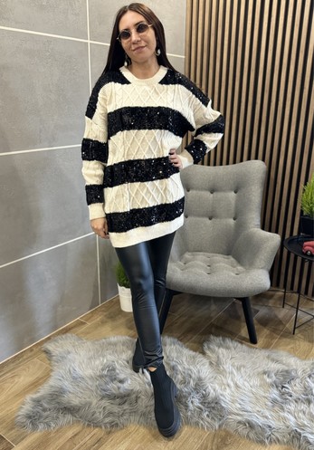 Szary sweter oversize – must-have na jesień i zimę